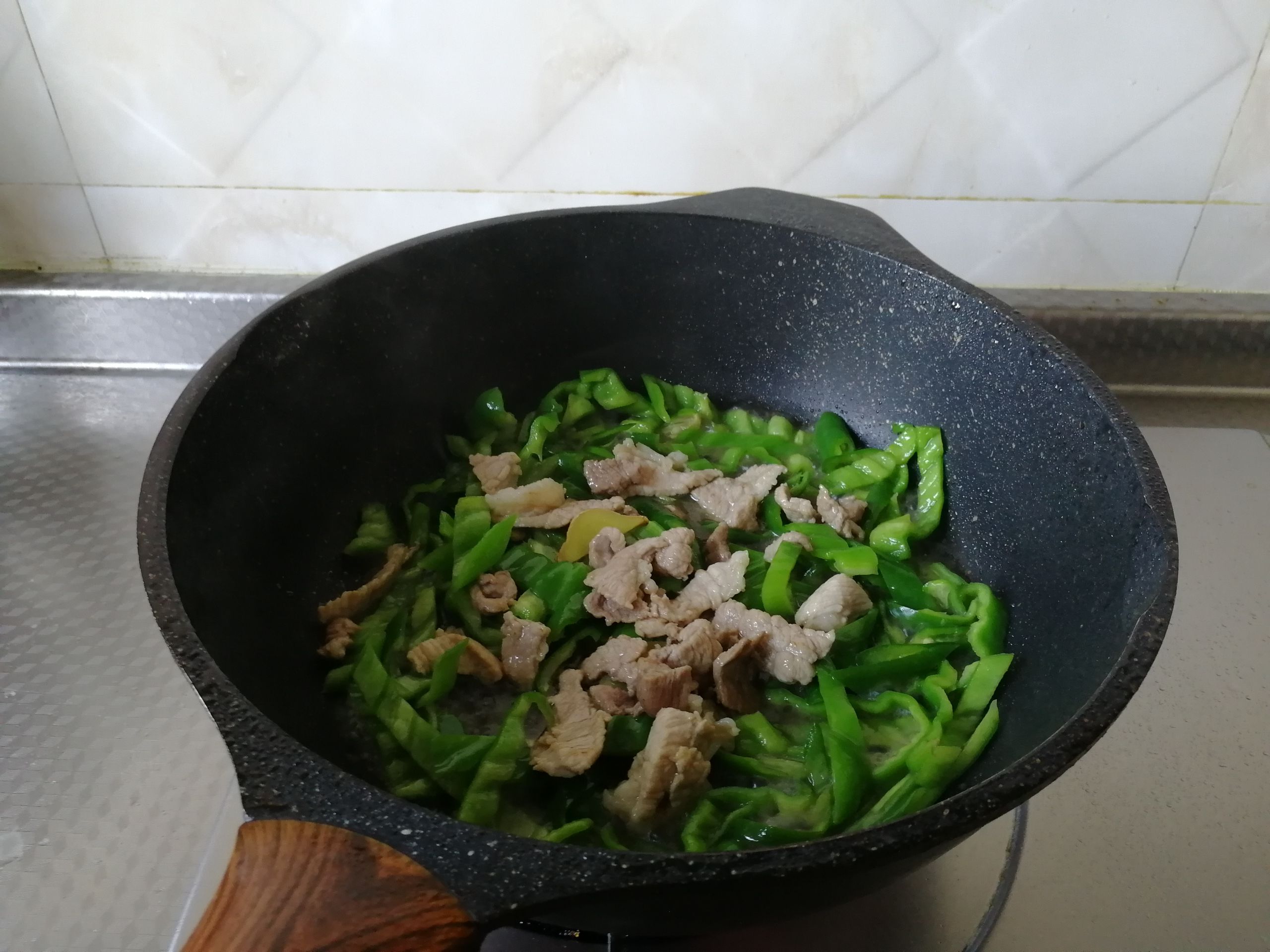 青椒炒肉丝的做法-咸鲜味炒菜谱