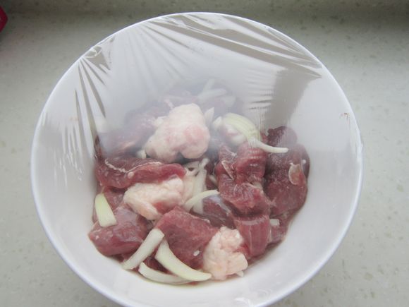 烤羊肉串的做法-香辣味烤菜谱-易网健康养生网 烤羊肉串的做法-香辣味烤菜谱