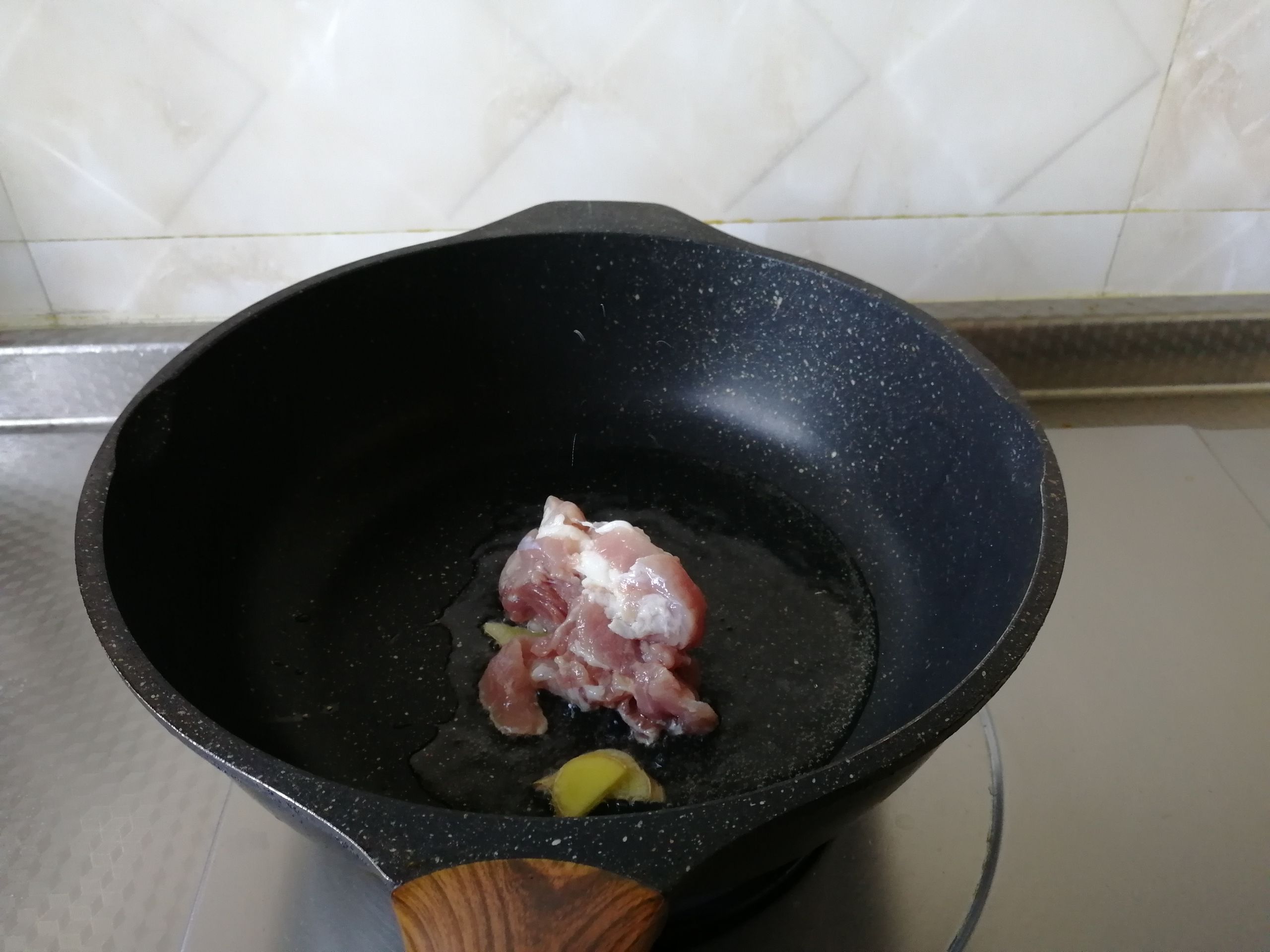 青椒炒肉丝的做法-咸鲜味炒菜谱
