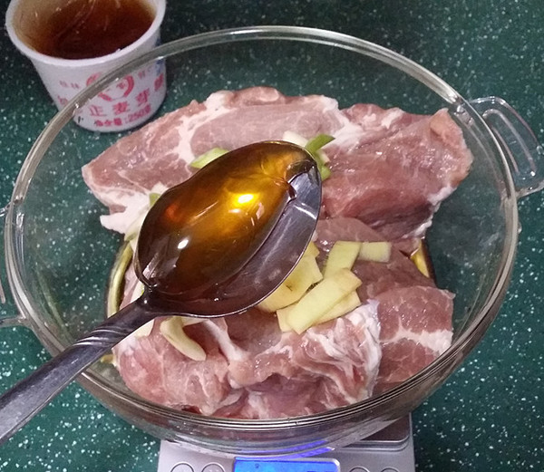 蜜汁叉烧的做法-酱香味卤菜谱