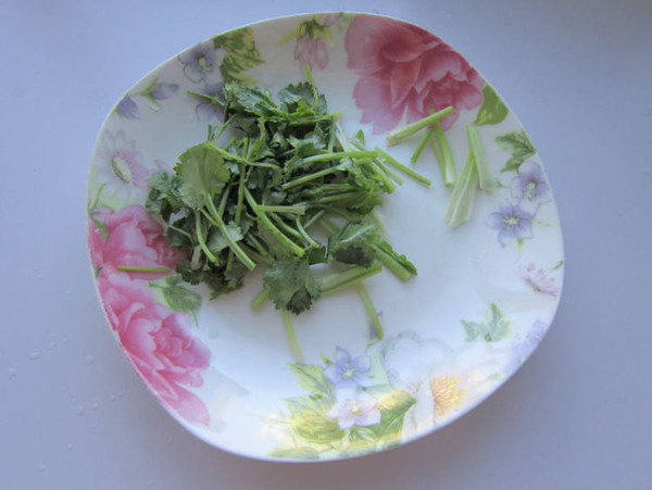 香菜拌红萝卜的做法-家常味拌菜谱