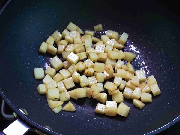 腊肉土豆焖饭的做法-家常味焖菜谱