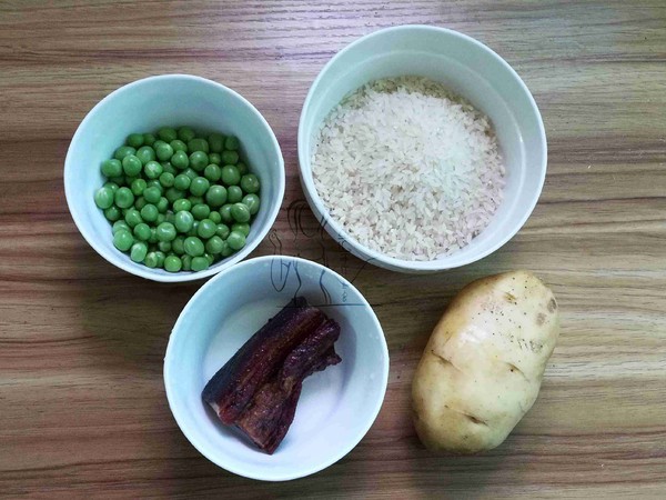 腊肉土豆焖饭的做法-家常味焖菜谱
