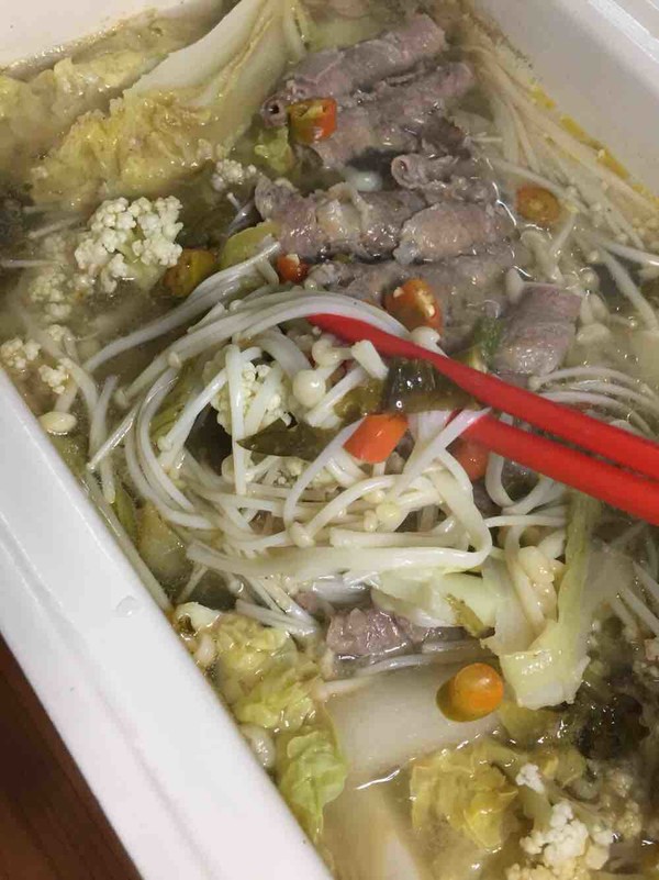 可以喝汤唰菜~酸汤肥牛锅的做法-家常味煮菜谱-易网健康养生网 可以喝汤唰菜~酸汤肥牛锅的做法-家常味煮菜谱