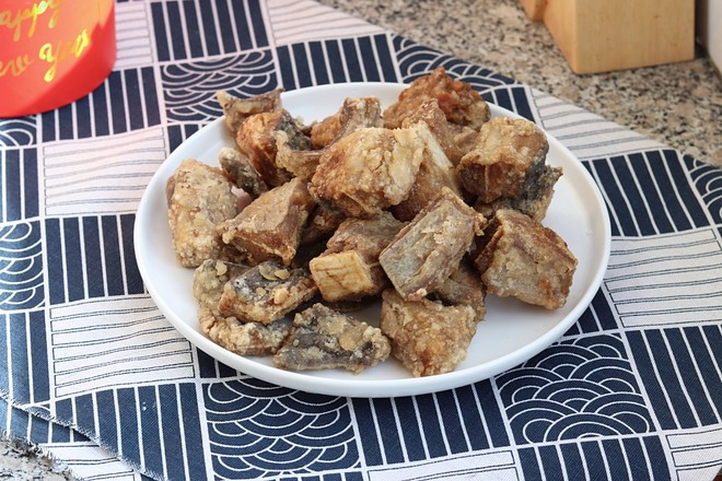 香酥老板鱼的做法-家常味炸菜谱