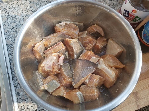香酥老板鱼的做法-家常味炸菜谱