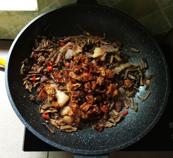 干豆角炒腊肉的做法-咸鲜味炖菜谱-易网健康养生网 干豆角炒腊肉的做法-咸鲜味炖菜谱