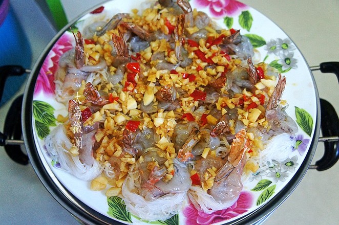 蒜蓉粉丝蒸大虾的做法-咸鲜味蒸菜谱