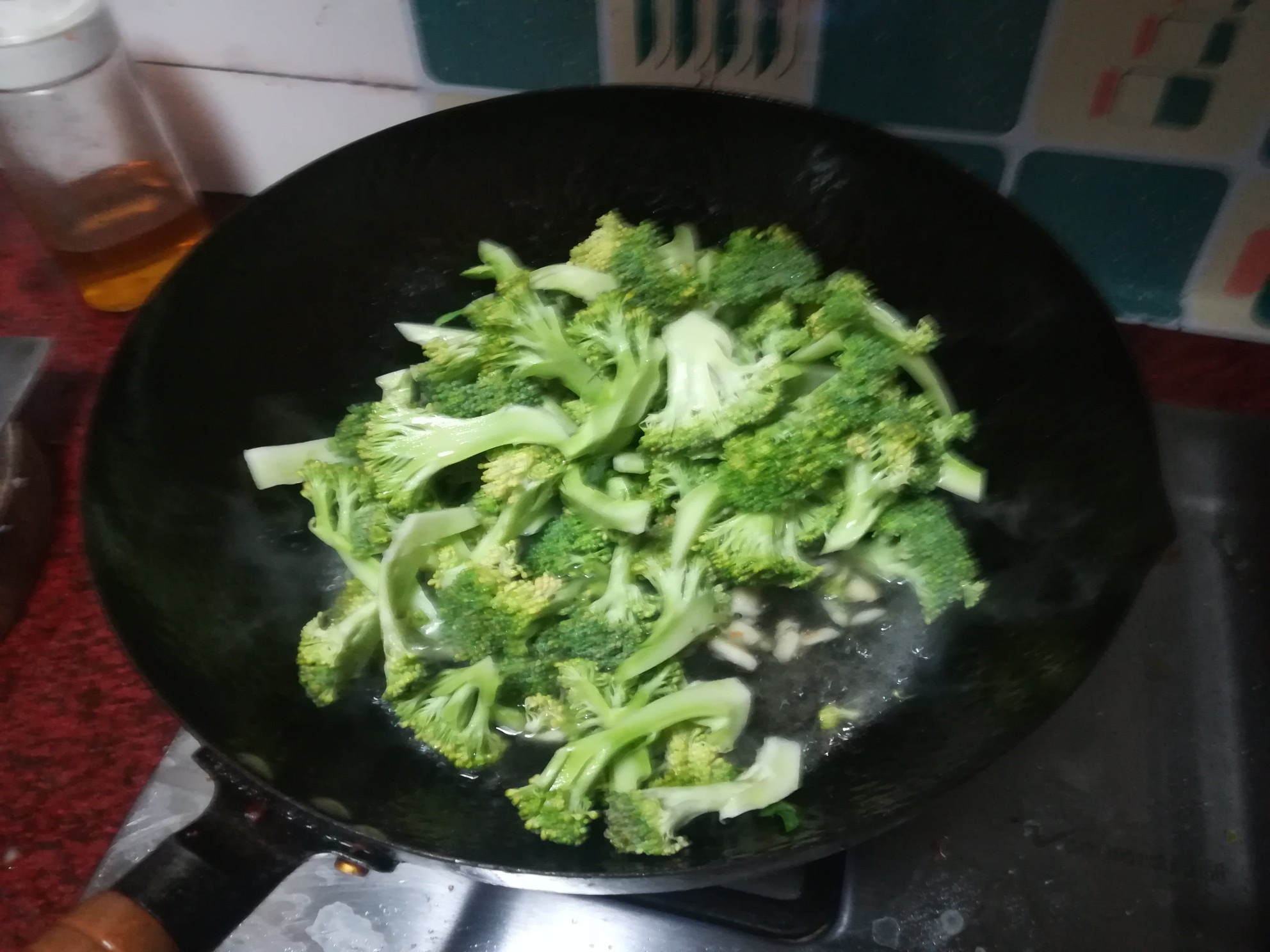 浇汁西兰花的做法-家常味煮菜谱