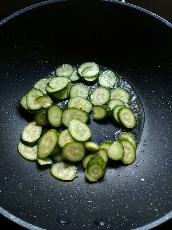 黄瓜木耳炒鸡蛋的做法-家常味炒菜谱