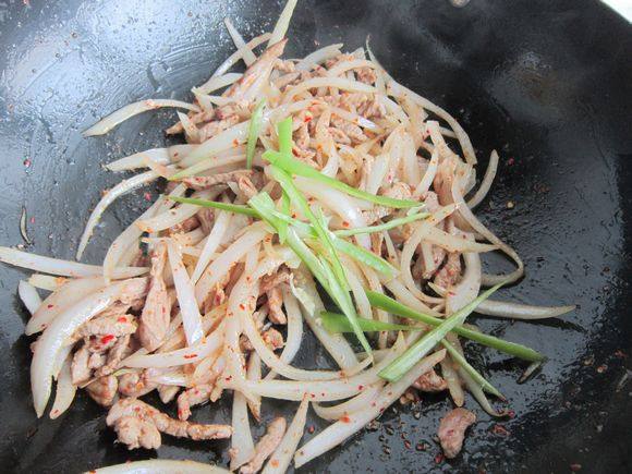 馕包皮芽子炒肉的做法-家常味炒菜谱