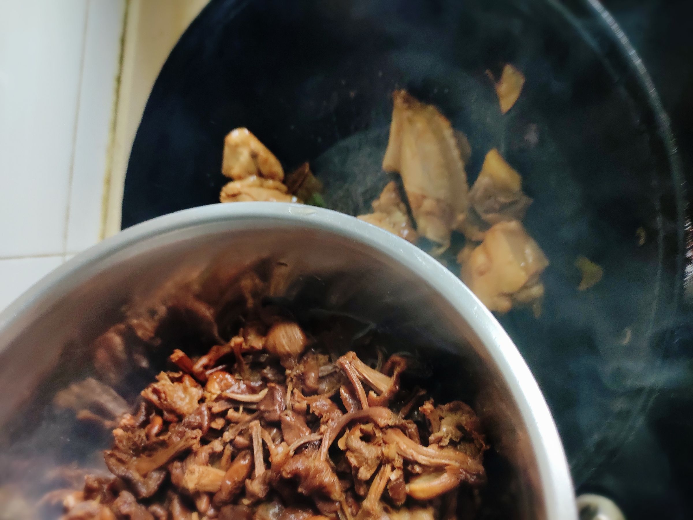 小鸡炖蘑菇粉条的做法-咸鲜味炒菜谱