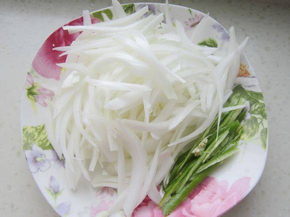 馕包皮芽子炒肉的做法-家常味炒菜谱