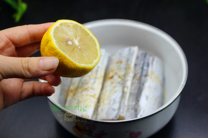 糖醋带鱼的做法-甜味煮菜谱