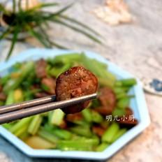 香肠炒芹菜的做法-家常味炒菜谱