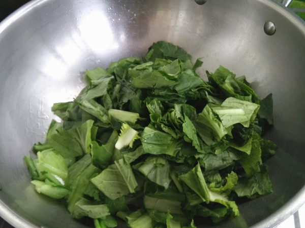 碧绿小白菜炒肉肠的做法-咸鲜味炒菜谱