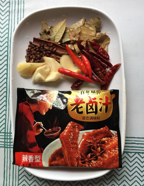 香卤猪耳的做法-酱香味卤菜谱-易网健康养生网 香卤猪耳的做法-酱香味卤菜谱