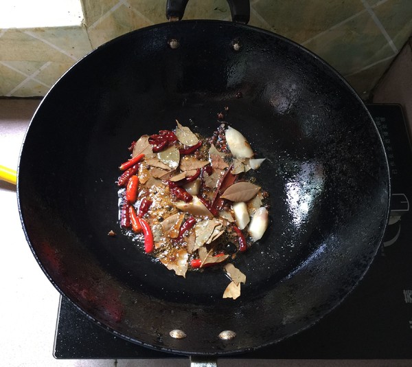 香卤猪耳的做法-酱香味卤菜谱-易网健康养生网 香卤猪耳的做法-酱香味卤菜谱