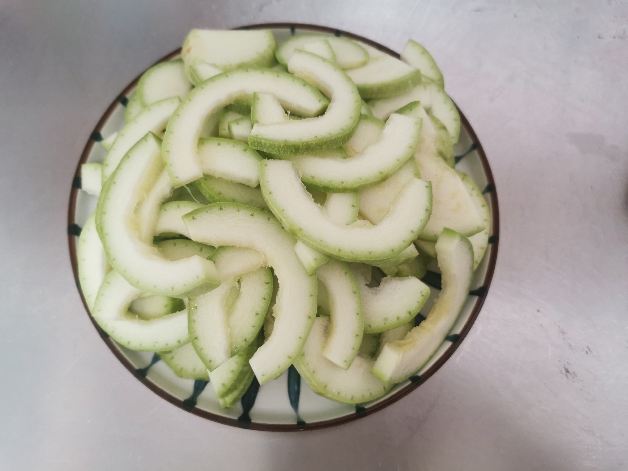 腊肠炒西葫芦的做法-家常味炒菜谱