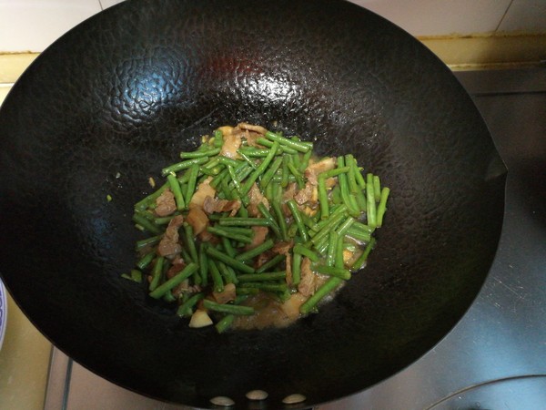 回锅肉炒长豆角的做法-家常味炒菜谱-易网健康养生网 回锅肉炒长豆角的做法-家常味炒菜谱
