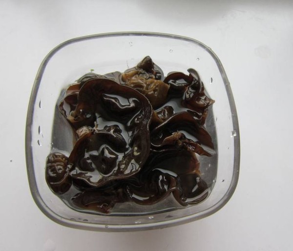 毛芹木耳炒鸡蛋的做法-家常味炒菜谱