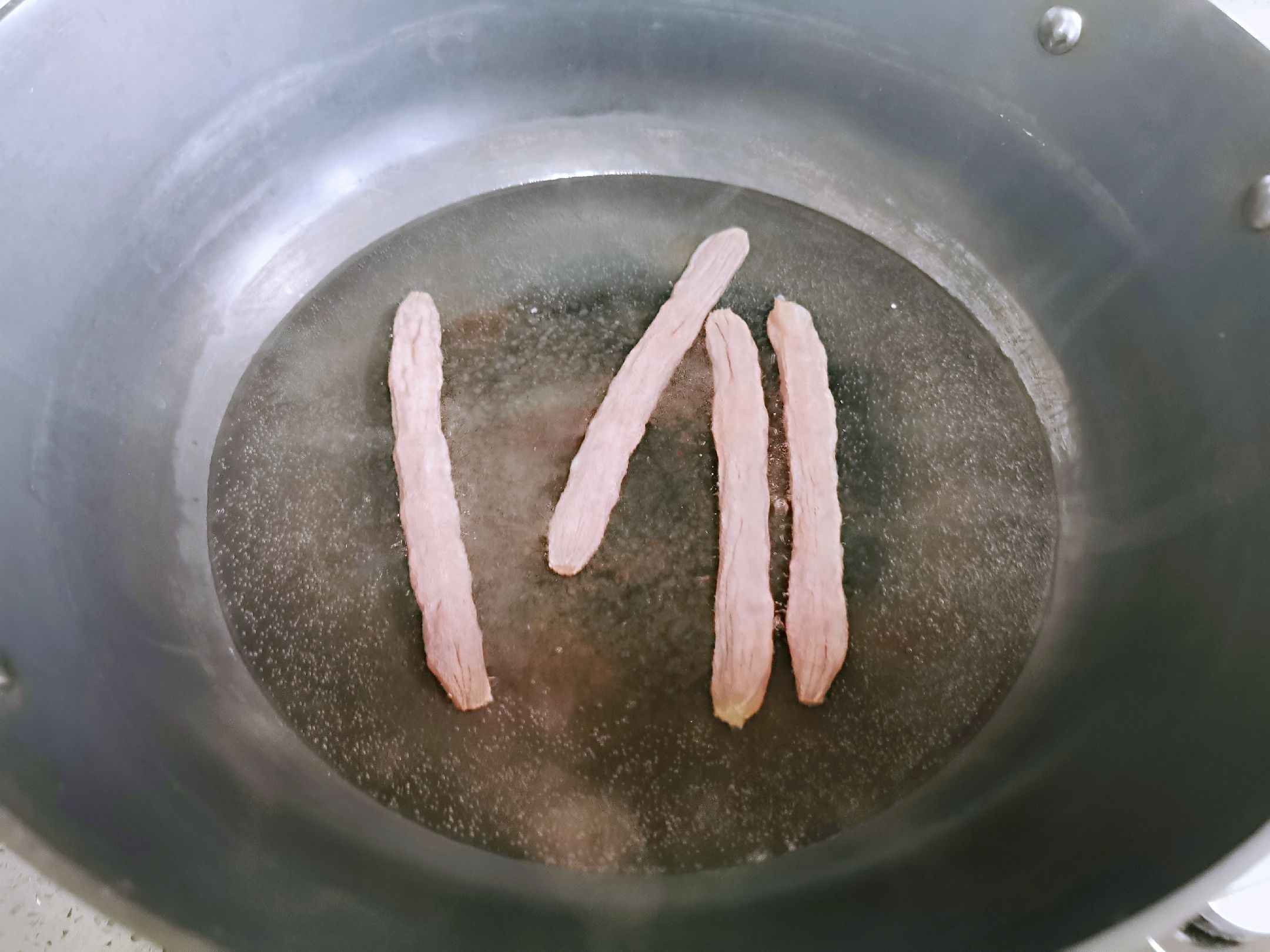 腊肠炒西葫芦的做法-家常味炒菜谱
