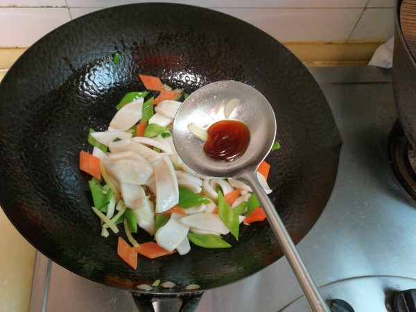 鱿鱼烩烤麸的做法-家常味烩菜谱-易网健康养生网 鱿鱼烩烤麸的做法-家常味烩菜谱
