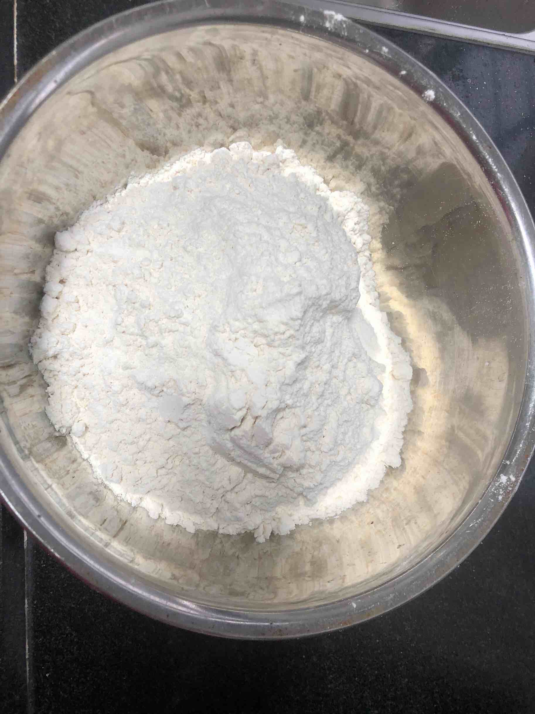 简单易做滴凉皮的做法-酸辣味蒸菜谱-易网<a href=http://www.bryss.cn/ target=_blank class=infotextkey>健康养生</a>网 简单易做滴凉皮的做法-酸辣味蒸菜谱