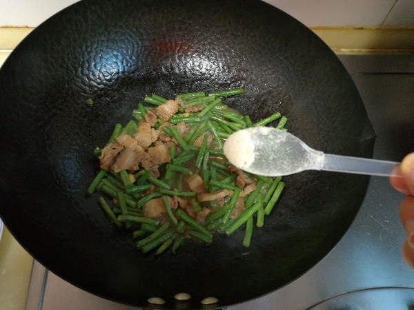 回锅肉炒长豆角的做法-家常味炒菜谱-易网健康养生网 回锅肉炒长豆角的做法-家常味炒菜谱