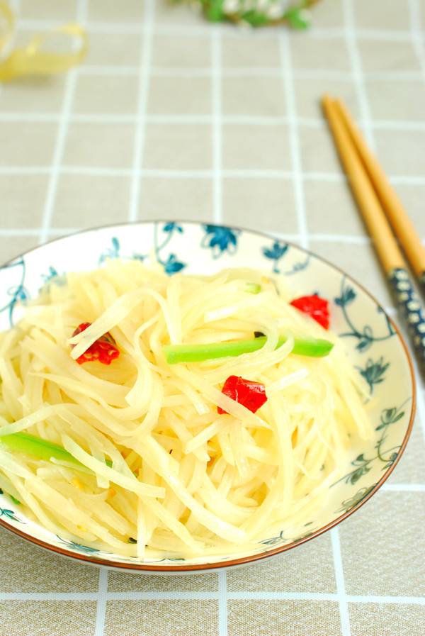 酸辣土豆丝的做法-家常味炒菜谱-易网健康养生网 酸辣土豆丝的做法-家常味炒菜谱