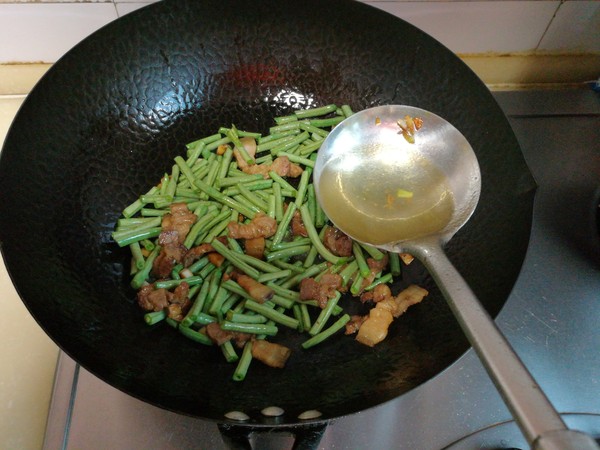 回锅肉炒长豆角的做法-家常味炒菜谱-易网健康养生网 回锅肉炒长豆角的做法-家常味炒菜谱