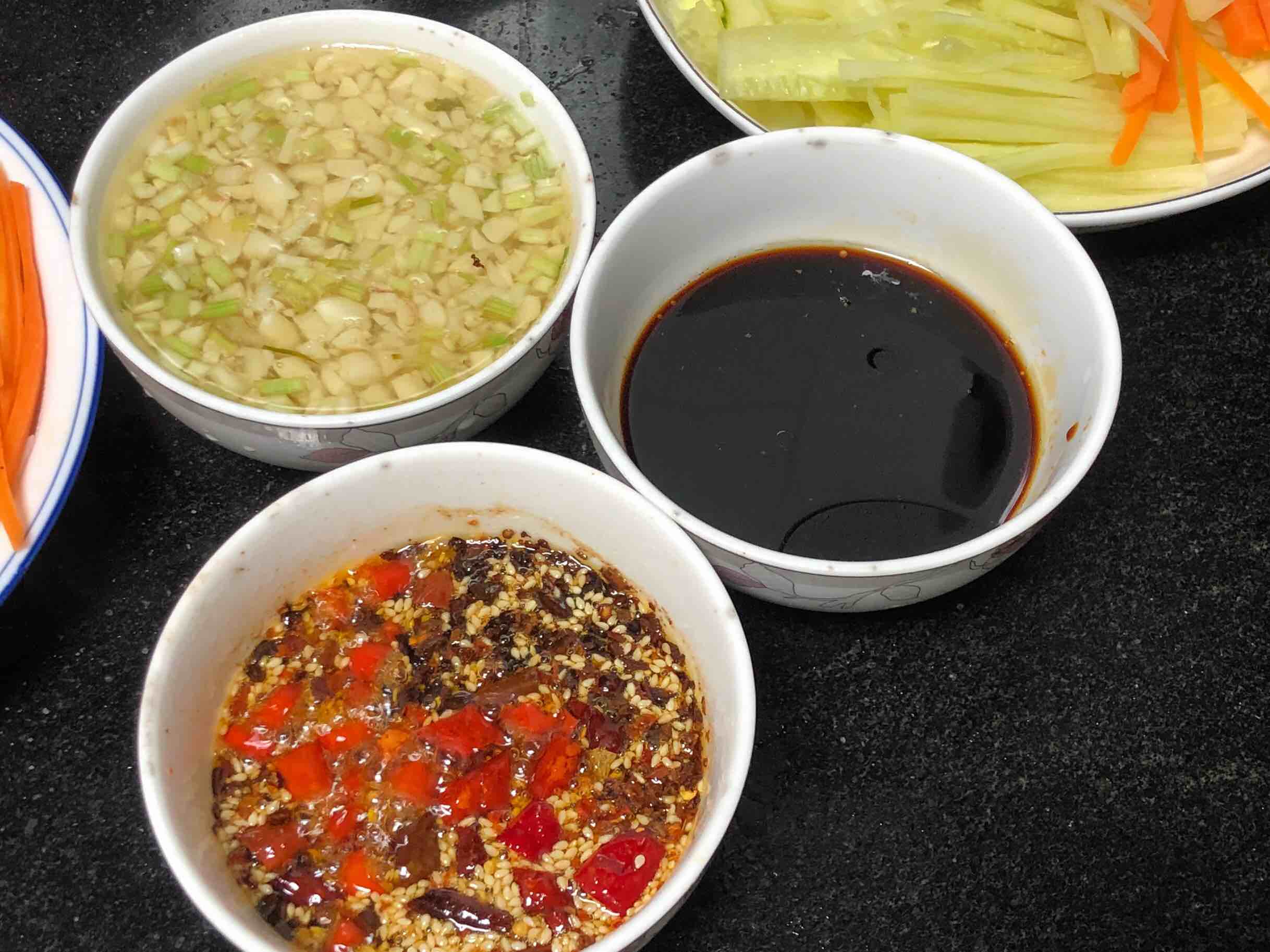 简单易做滴凉皮的做法-酸辣味蒸菜谱-易网健康养生网 简单易做滴凉皮的做法-酸辣味蒸菜谱