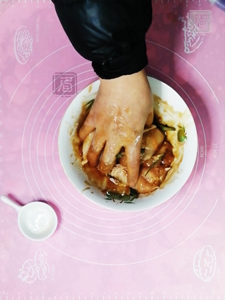 鸡腿包饭的做法-咸鲜味烘焙菜谱-易网健康养生网 鸡腿包饭的做法-咸鲜味烘焙菜谱