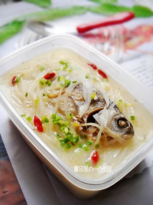 萝卜丝炖野鲫鱼的做法-家常味炖菜谱-易网健康养生网 萝卜丝炖野鲫鱼的做法-家常味炖菜谱