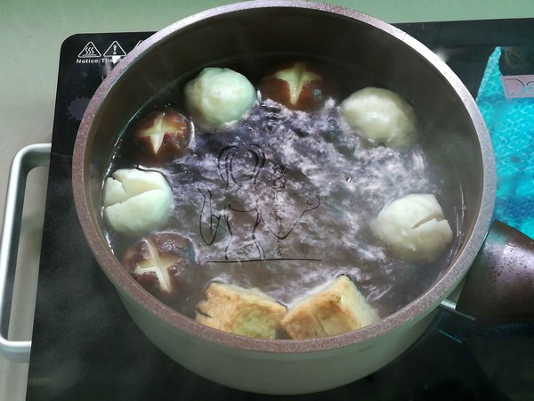 酸汤鱼丸乌冬面的做法-酸辣味煮菜谱