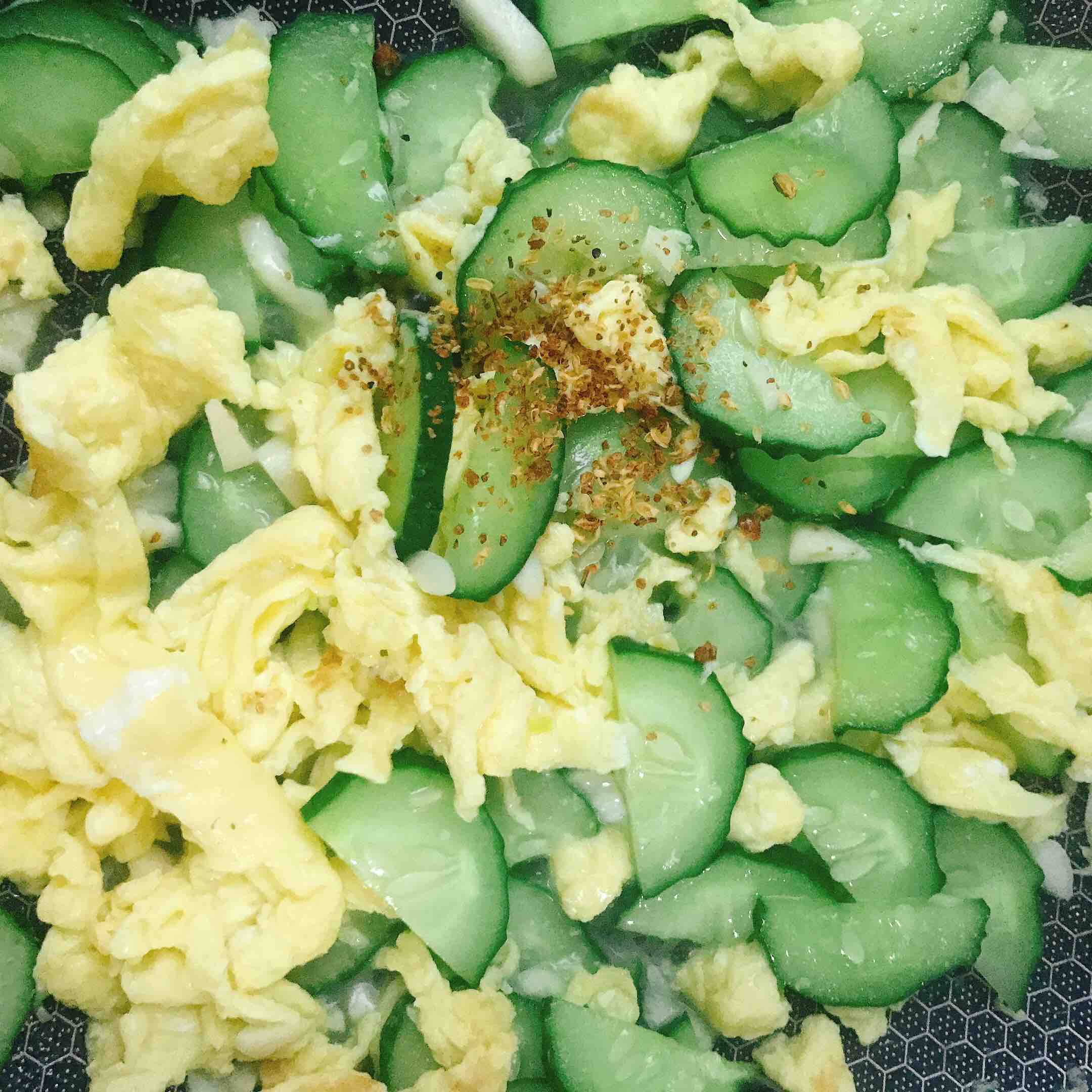 青瓜炒鸡蛋的做法-家常味炒菜谱