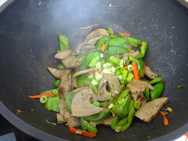 小炒羊肝的做法-咸鲜味炒菜谱