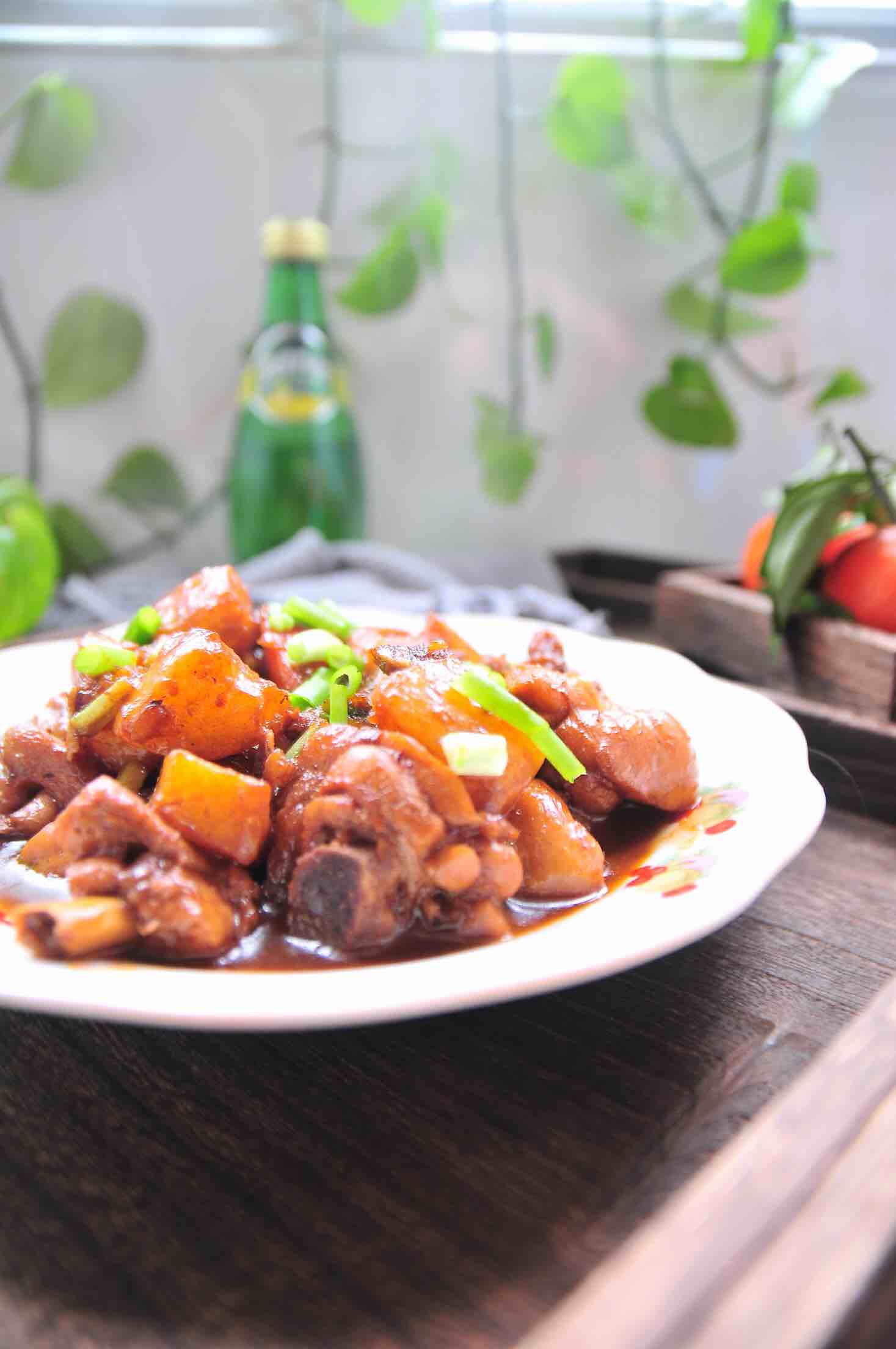 土豆烧鸡腿的做法-家常味烧菜谱-易网健康养生网 土豆烧鸡腿的做法-家常味烧菜谱