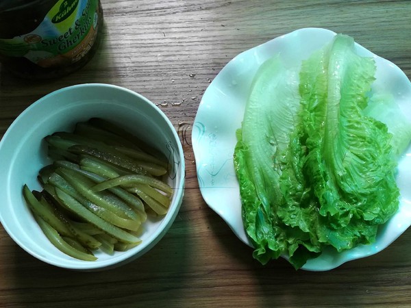 酸青瓜午餐肉卷饼的做法-家常味煎菜谱