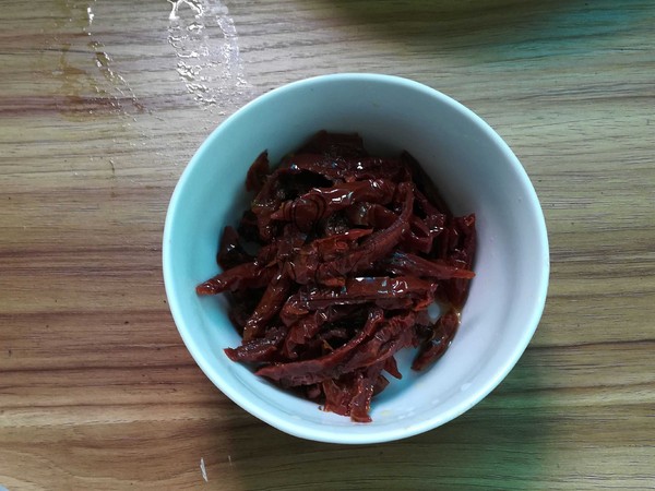 酸青瓜午餐肉卷饼的做法-家常味煎菜谱