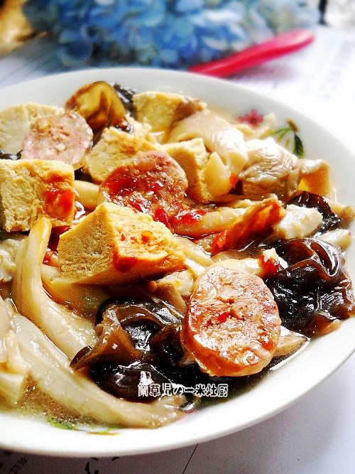 菇耳冻豆腐的做法-咸鲜味炖菜谱-易网健康养生网 菇耳冻豆腐的做法-咸鲜味炖菜谱