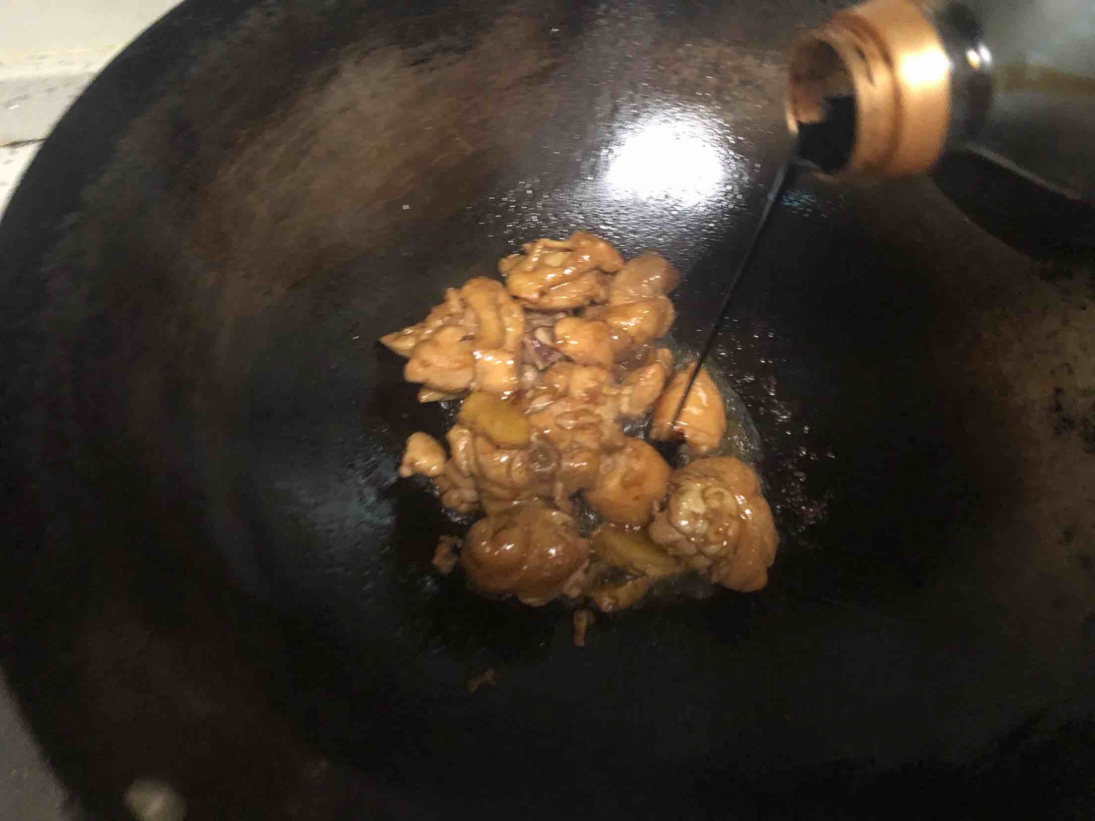 土豆烧鸡腿的做法-家常味烧菜谱