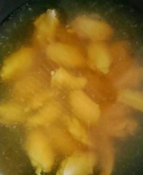 黄栀鸡翅的做法-家常味煮菜谱