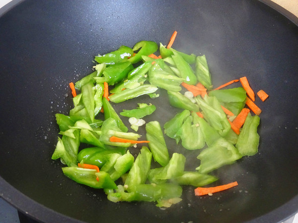 小炒羊肝的做法-咸鲜味炒菜谱