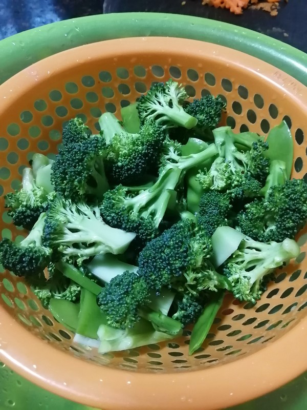 鸭胗西兰花的做法-家常味煮菜谱