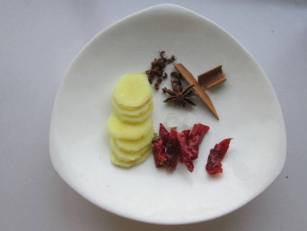 莲藕肉煲的做法-家常味炖菜谱-易网健康养生网 莲藕肉煲的做法-家常味炖菜谱