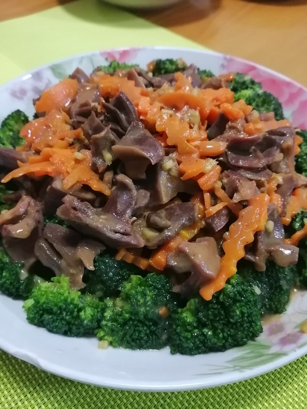 鸭胗西兰花的做法-家常味煮菜谱-易网健康养生网 鸭胗西兰花的做法-家常味煮菜谱