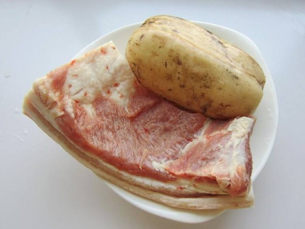莲藕肉煲的做法-家常味炖菜谱-易网<a href=http://www.bryss.cn/ target=_blank class=infotextkey>健康养生</a>网 莲藕肉煲的做法-家常味炖菜谱