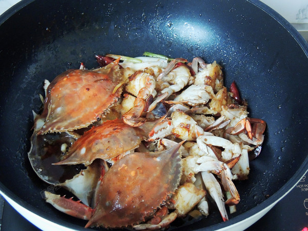 葱姜炒梭子蟹的做法-家常味炒菜谱