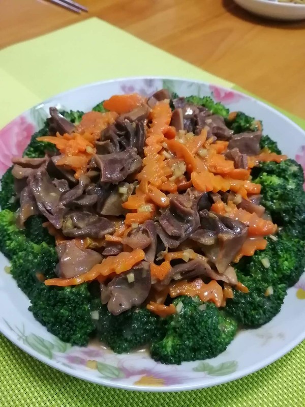 鸭胗西兰花的做法-家常味煮菜谱-易网健康养生网 鸭胗西兰花的做法-家常味煮菜谱